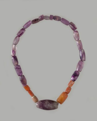 Collar compuesto por 20 piezas
